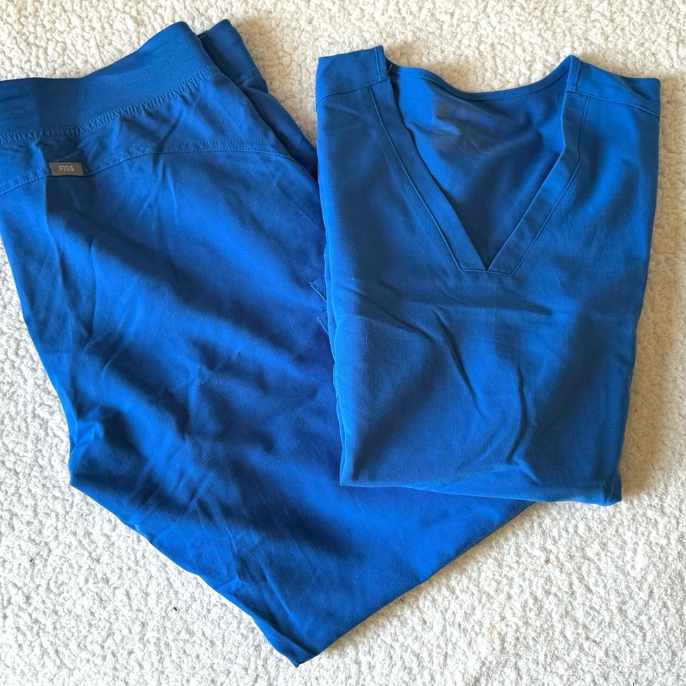 FIGS Scrub Set in Limited Edition Color Winning Blue